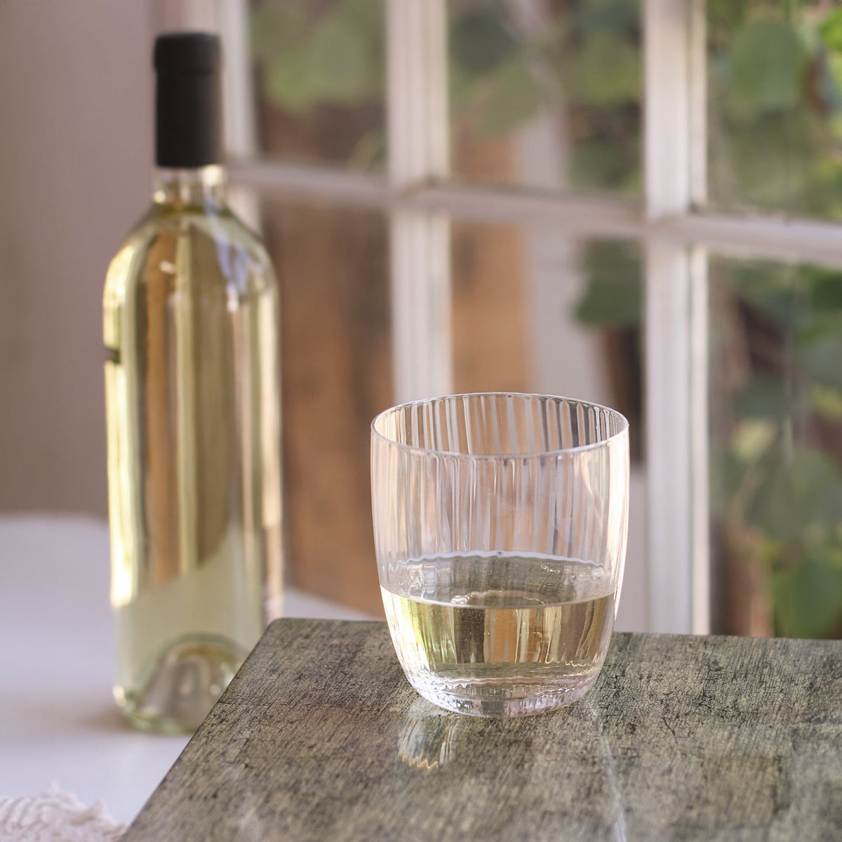 beatriz-ball-wholesale-glass-audrey-stemless-flute-with-gold-rim-set-of-4-clear-and-gold