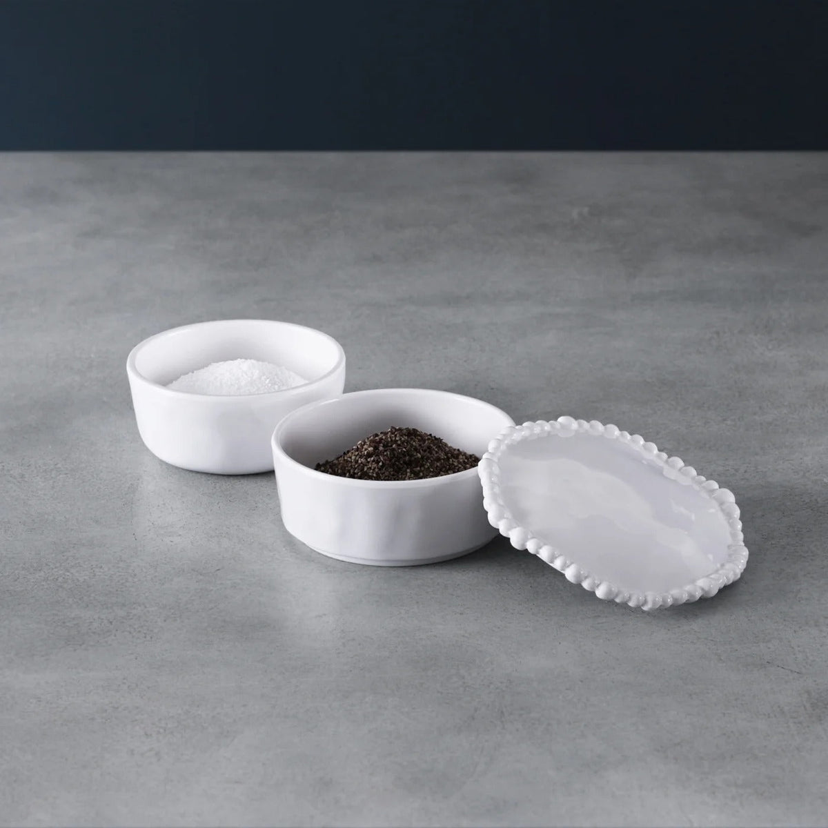 beatriz-ball-wholesale-vida-alegria-stackable-salt-pepper-cellar-with-lid-white
