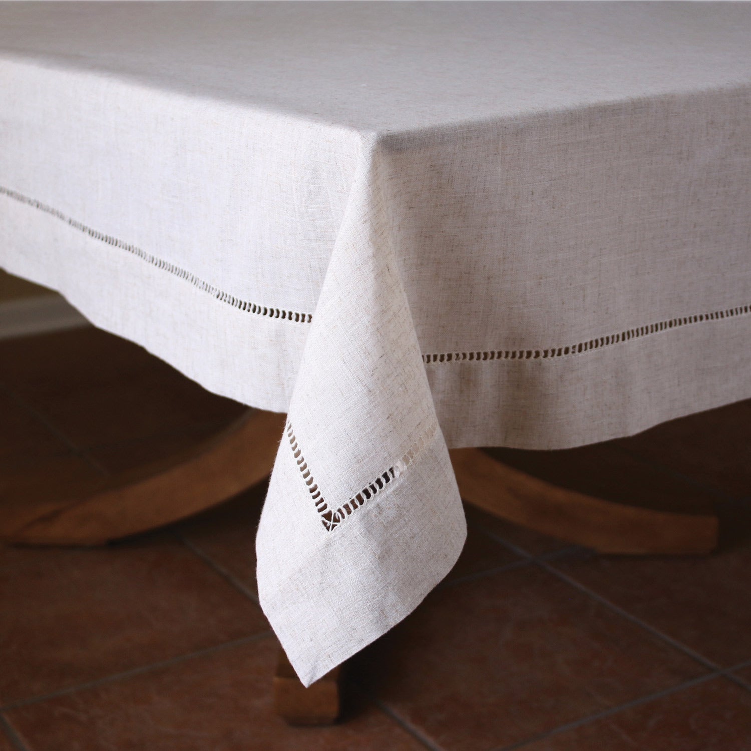 beatriz-ball-wholesale-linens-classics-tablecloth-beige