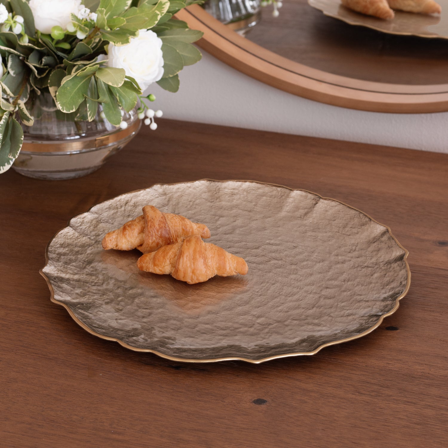 beatriz-ball-wholesale-glass-large-round-platter-or-charger-taupe-and-gold