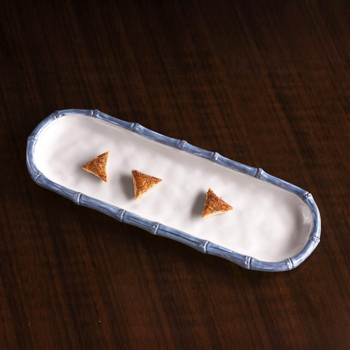 vida-bamboo-baguette-platter-white-and-blue