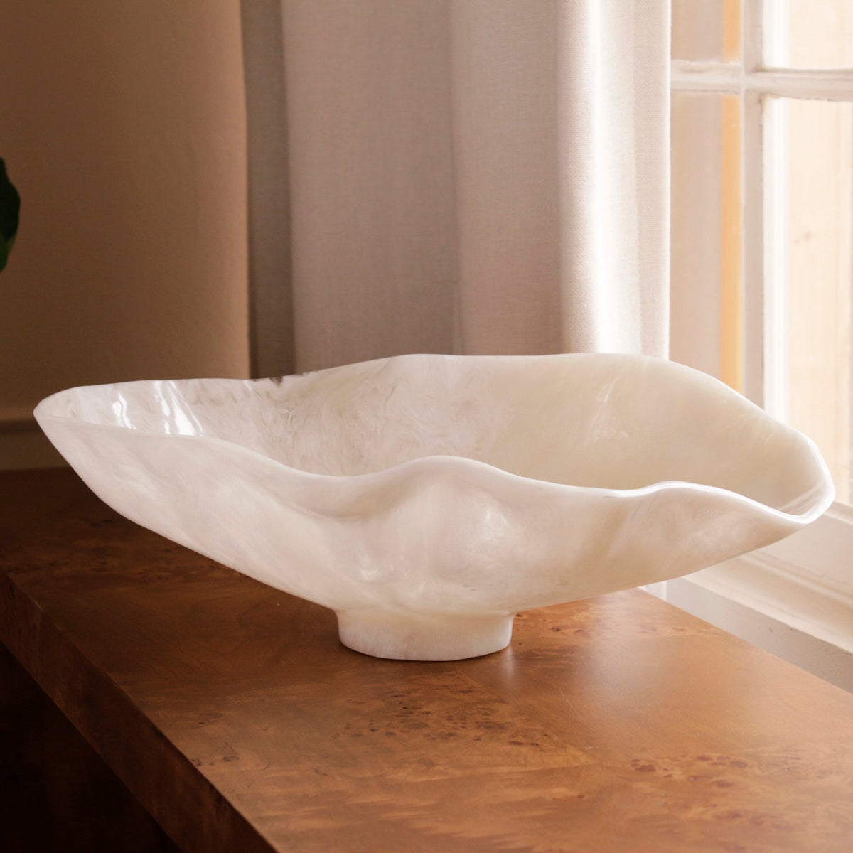 resin-alabaster-large-oval-bowl-white-swirl