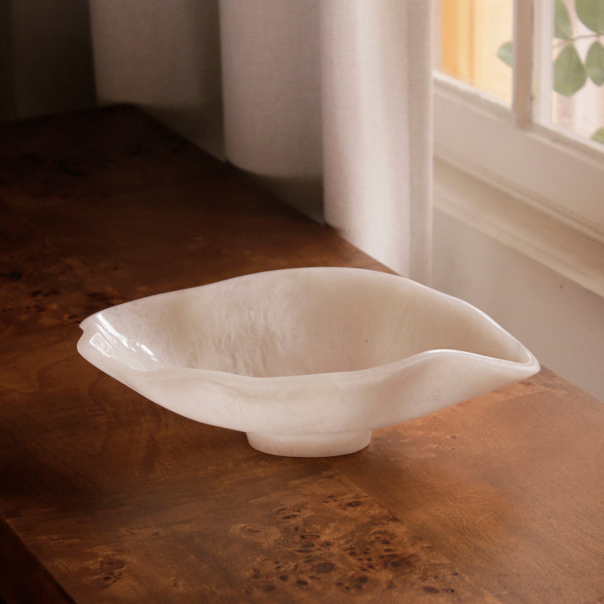 resin-alabaster-small-oval-bowl-white-swirl