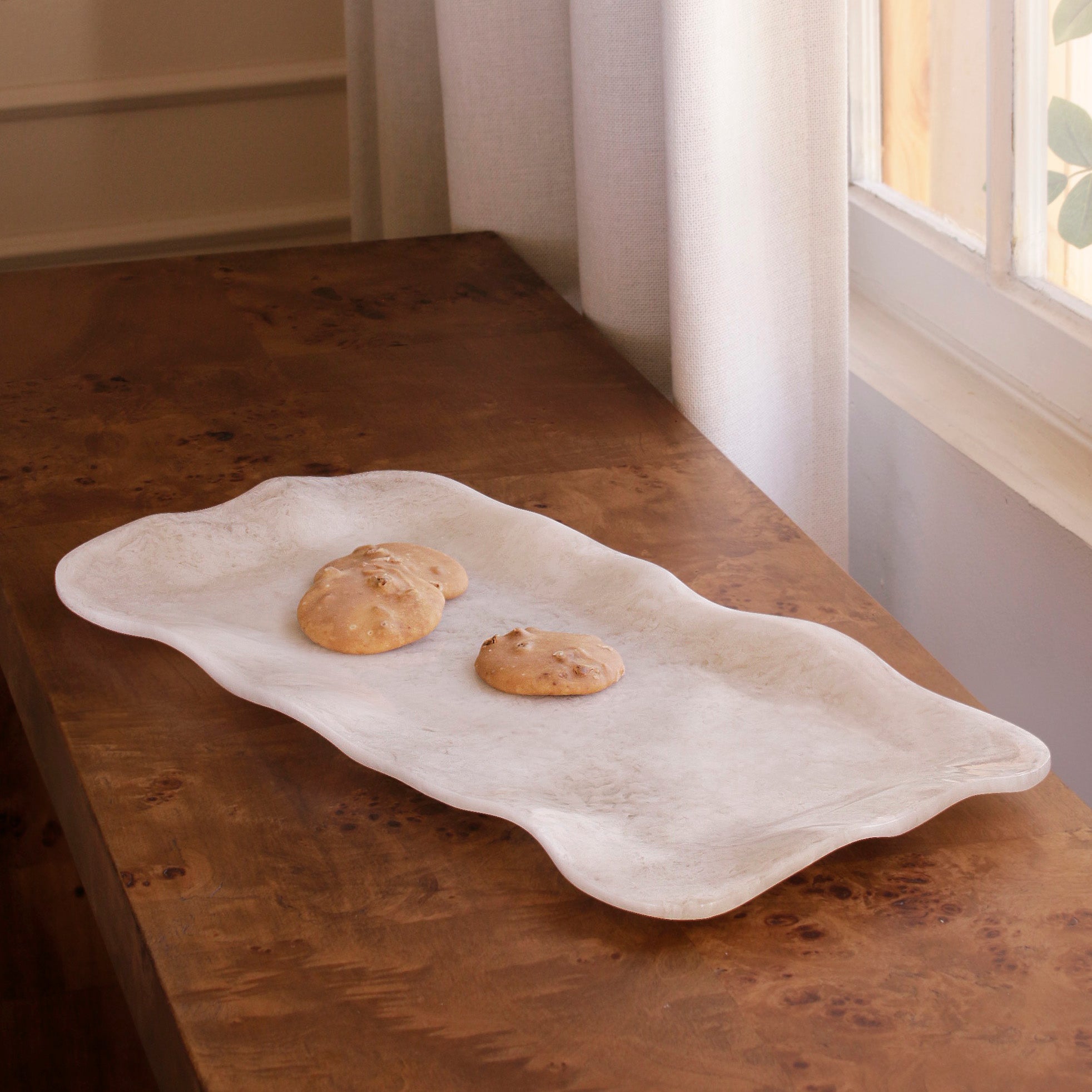 resin-alabaster-long-rectangle-tray-white-swirl