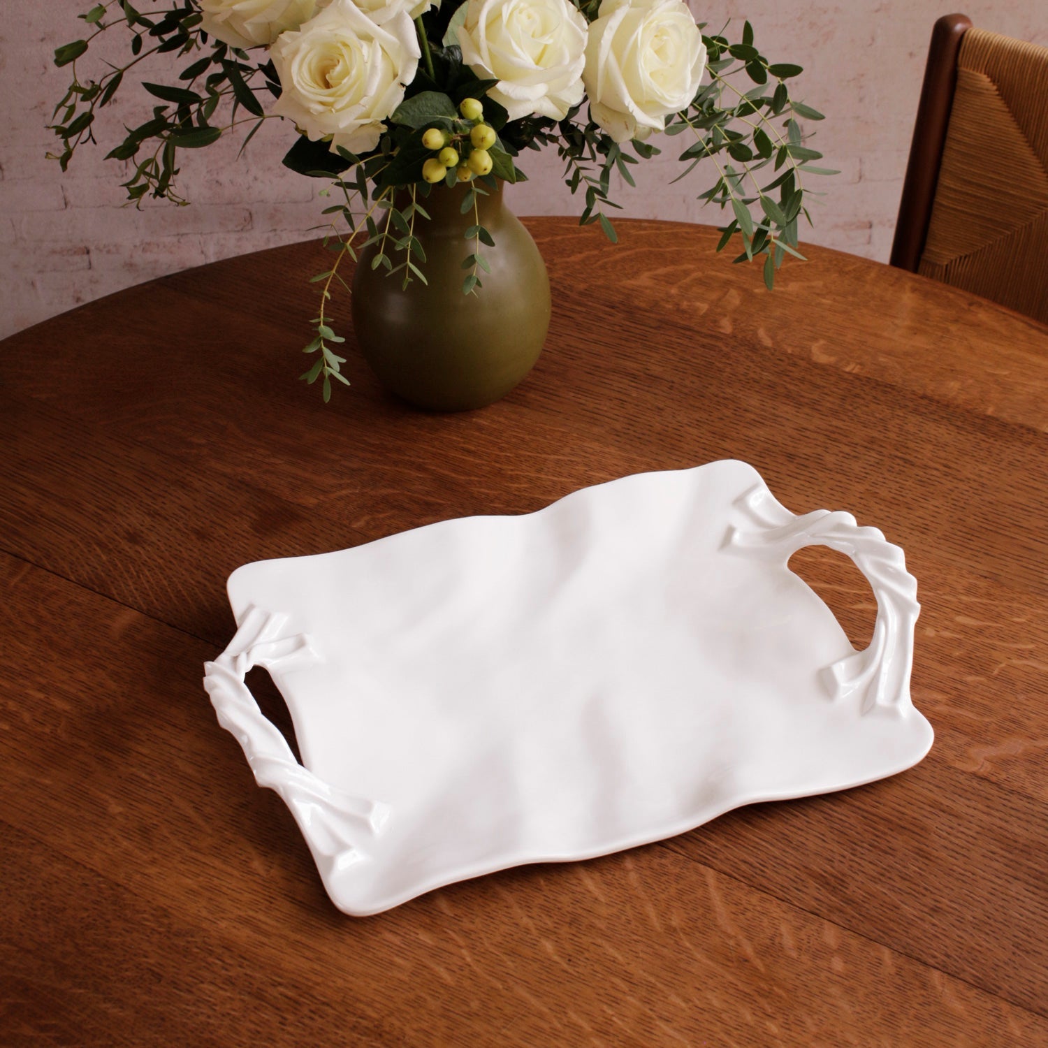 vida-sasha-rectangular-tray-with-handles-white