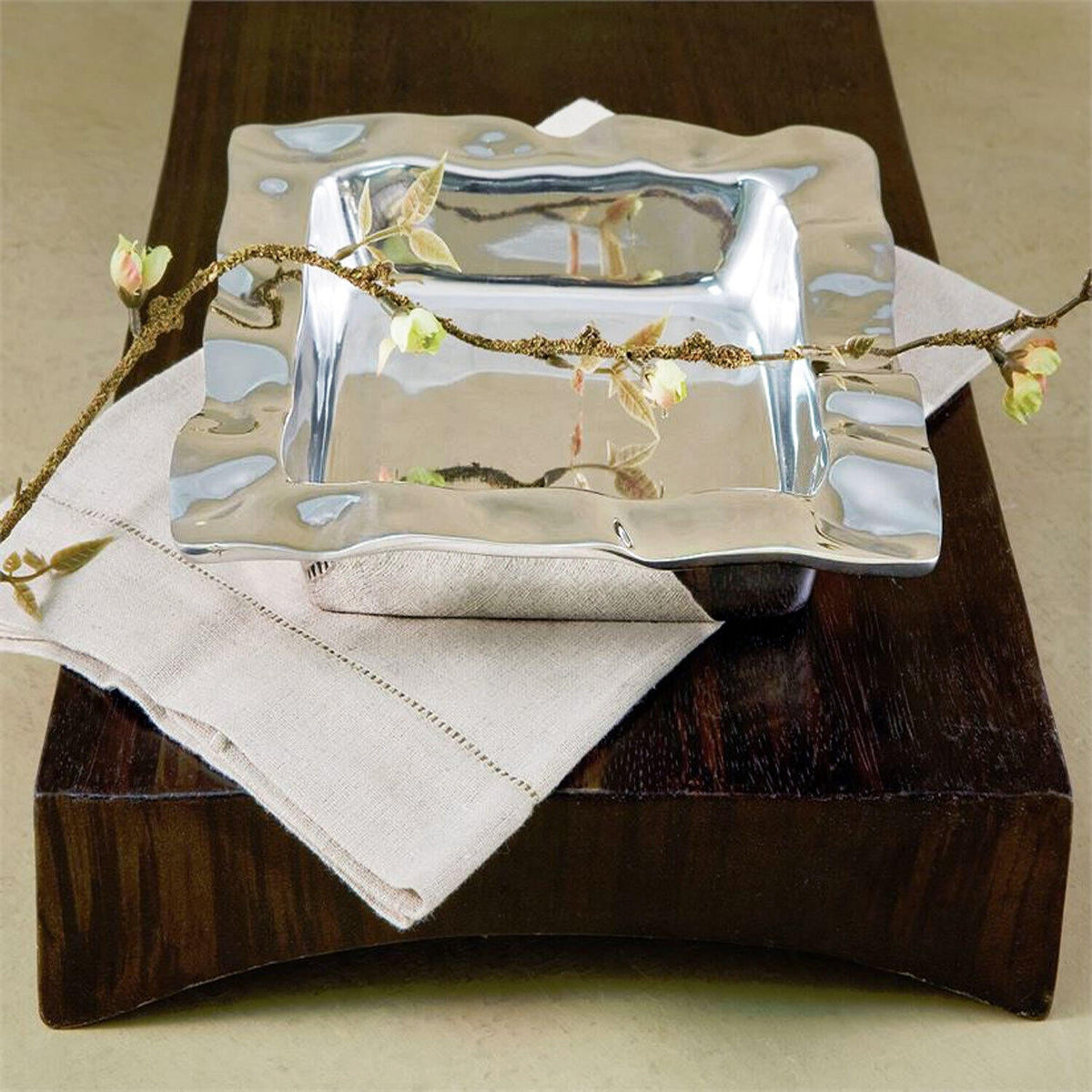 beatriz-ball-wholesale-giftables-soho-beverage-napkin-holder