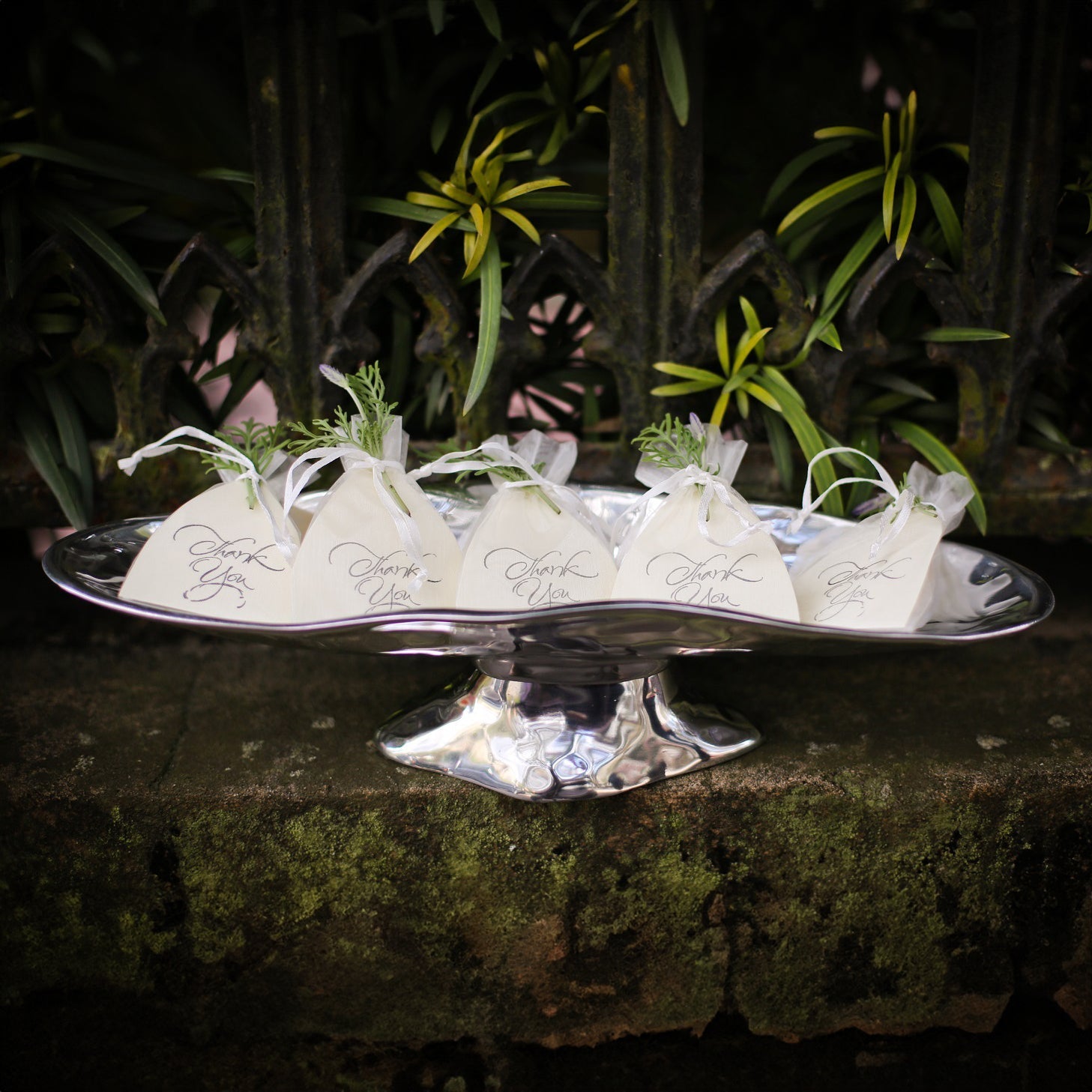 beatriz-ball-wholesale-pedestal-soho-small-oval-cracker-tray