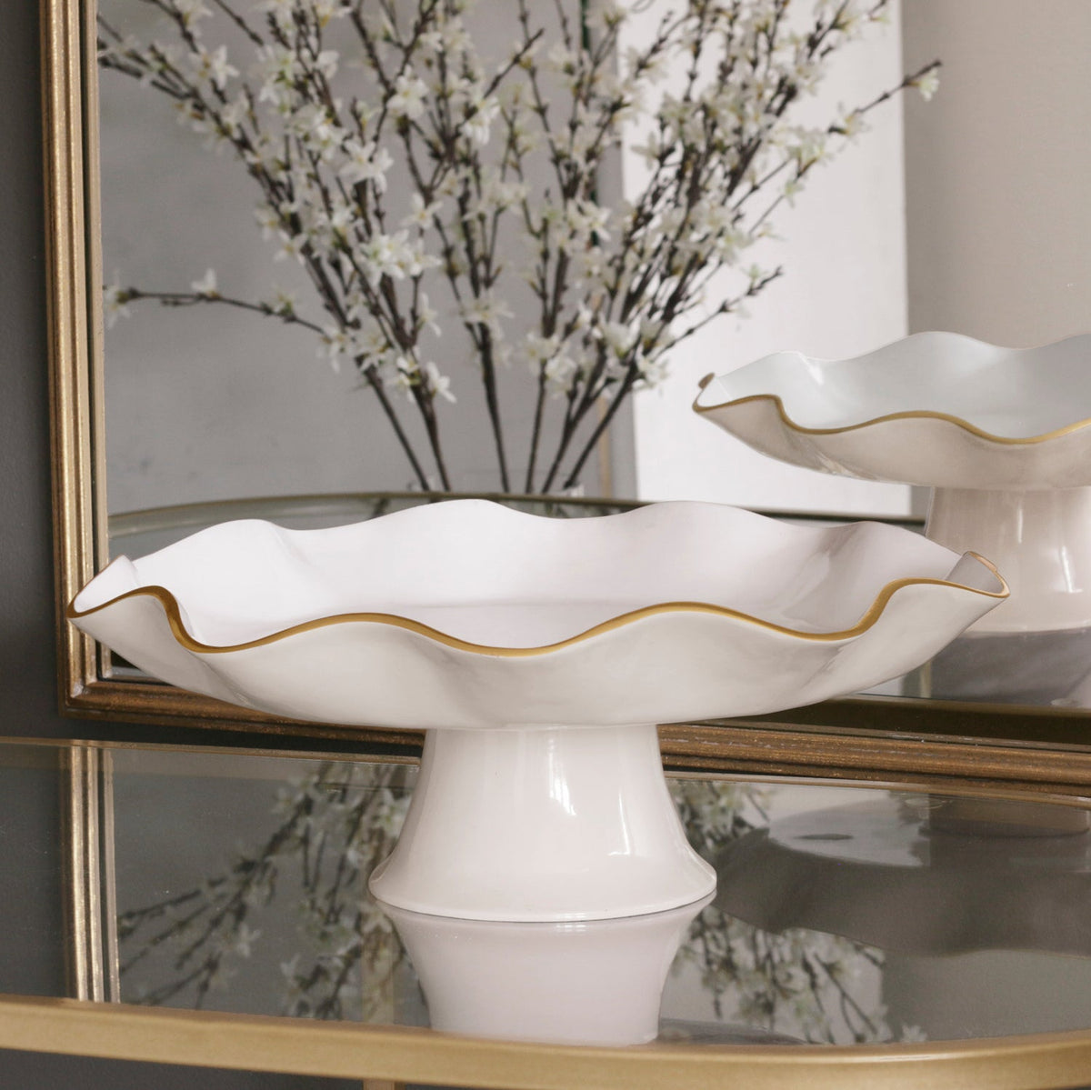 encanto-carola-pedestal-cake-plate-cream-and-white