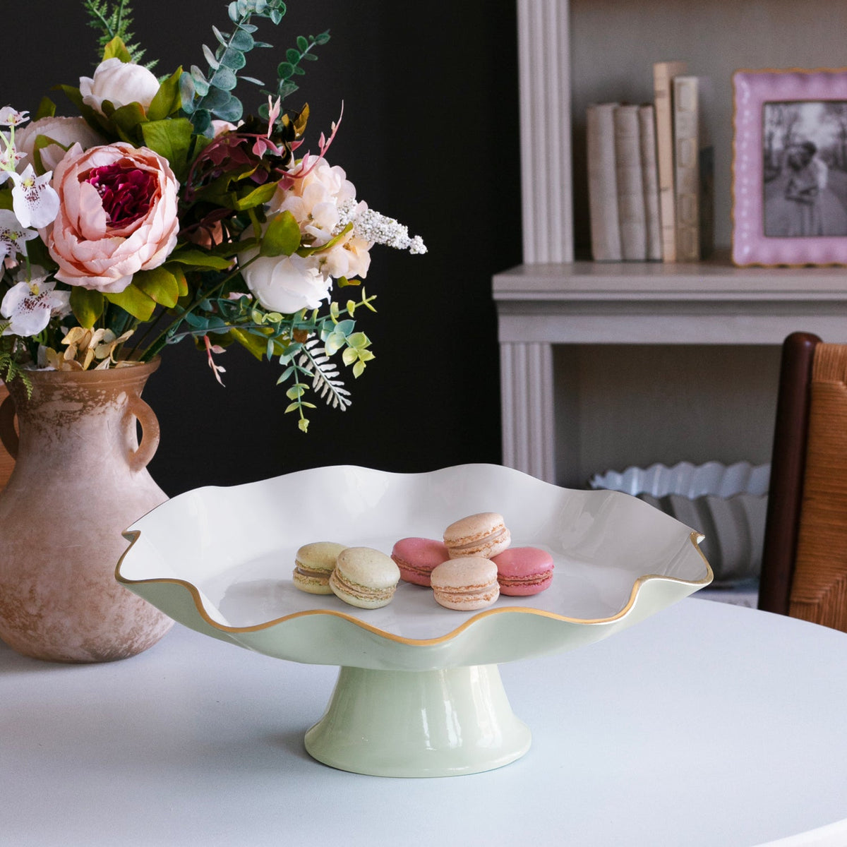 encanto-carola-pedestal-cake-plate-pistachio-and-white