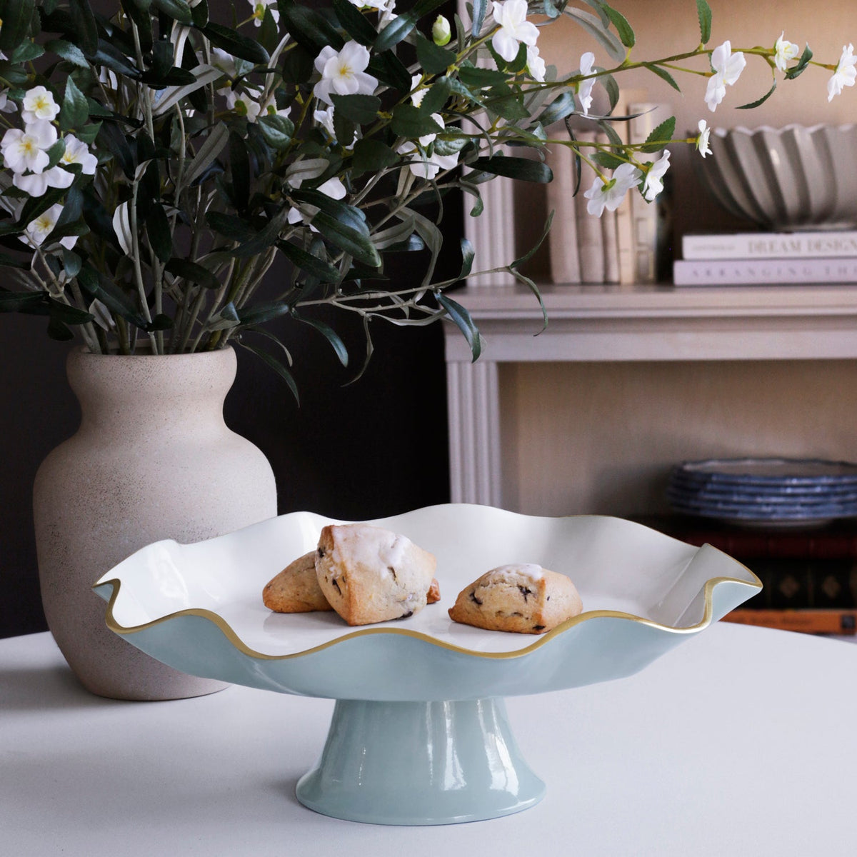 encanto-carola-pedestal-cake-plate-slate-and-white