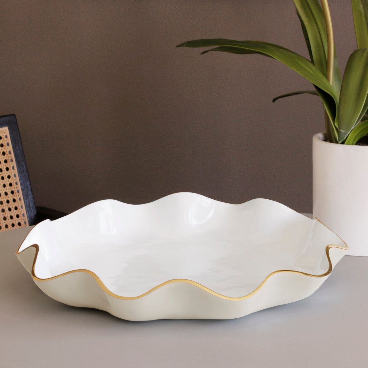 encanto-carola-large-round-platter-cream-and-white