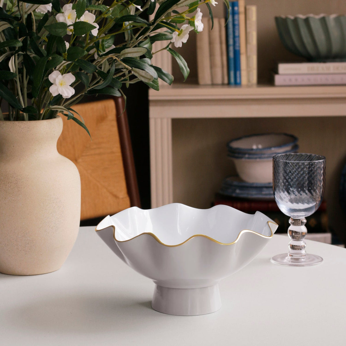 encanto-carola-small-pedestal-dove-and-white