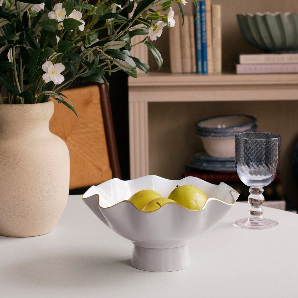 encanto-carola-small-pedestal-dove-and-white