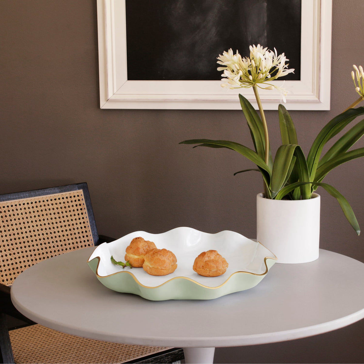 encanto-carola-large-round-platter-pistachio-and-white