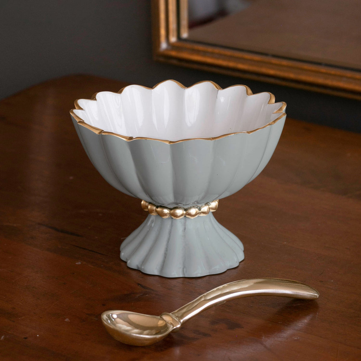 encanto-vienna-mini-pedestal-with-spoon-slate-and-white