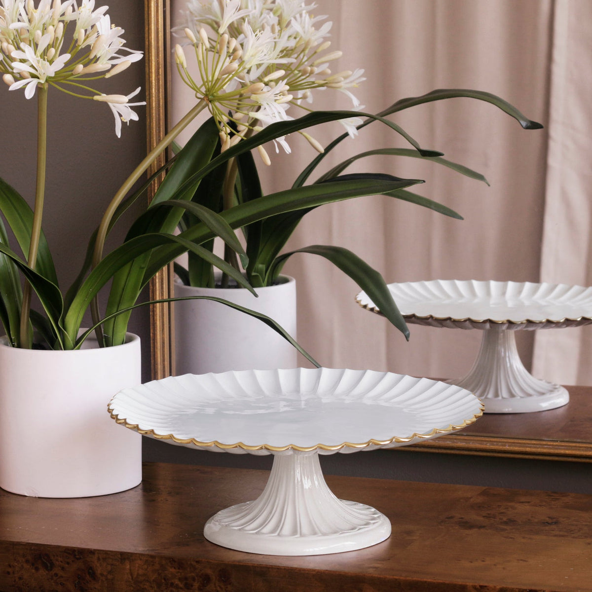 encanto-vienna-pedestal-cake-plate-cream-and-white