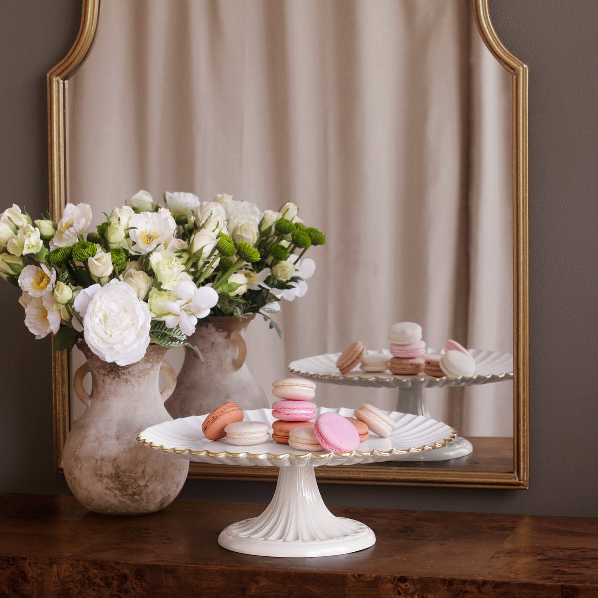 encanto-vienna-pedestal-cake-plate-cream-and-white