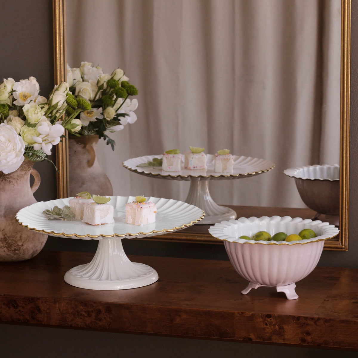 encanto-vienna-pedestal-cake-plate-cream-and-white
