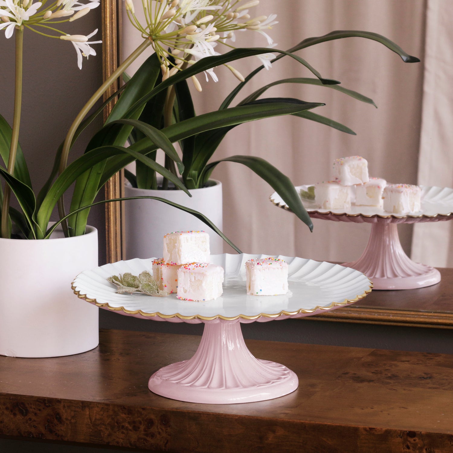 encanto-vienna-pedestal-cake-plate-camellia-and-white