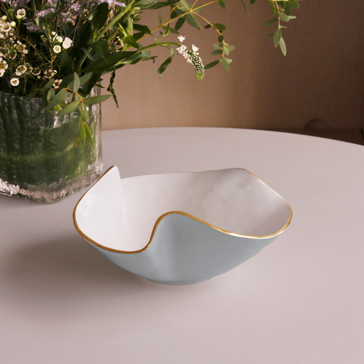 encanto-aries-medium-bowl-slate-and-white
