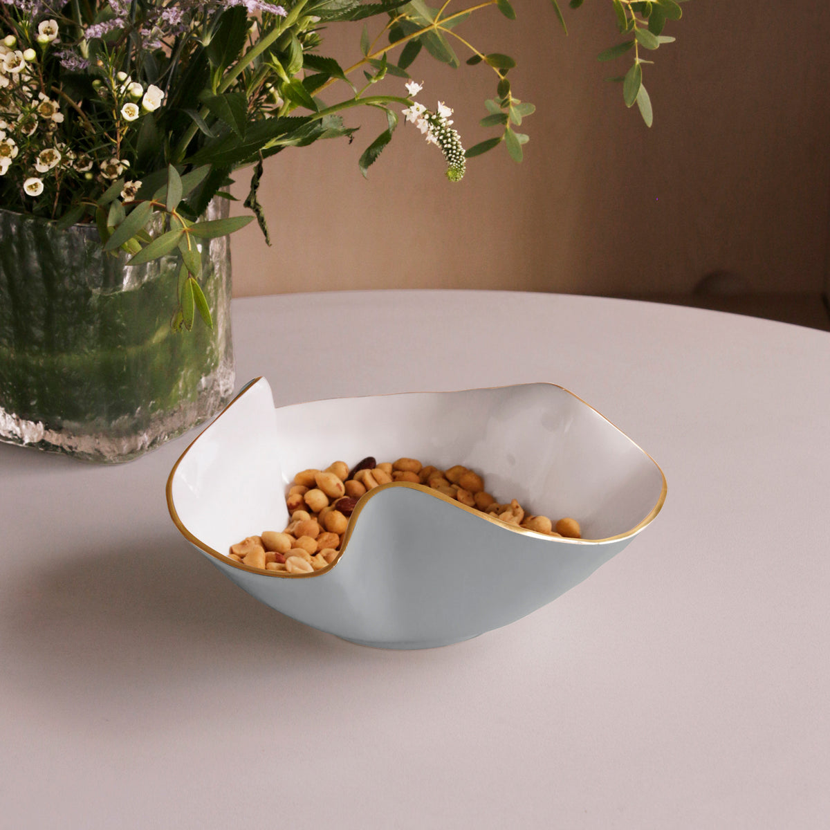 encanto-aries-medium-bowl-slate-and-white
