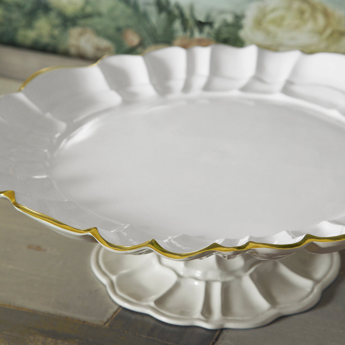 ENCANTO Tuscany Pedestal Cake Plate (Cream and White)