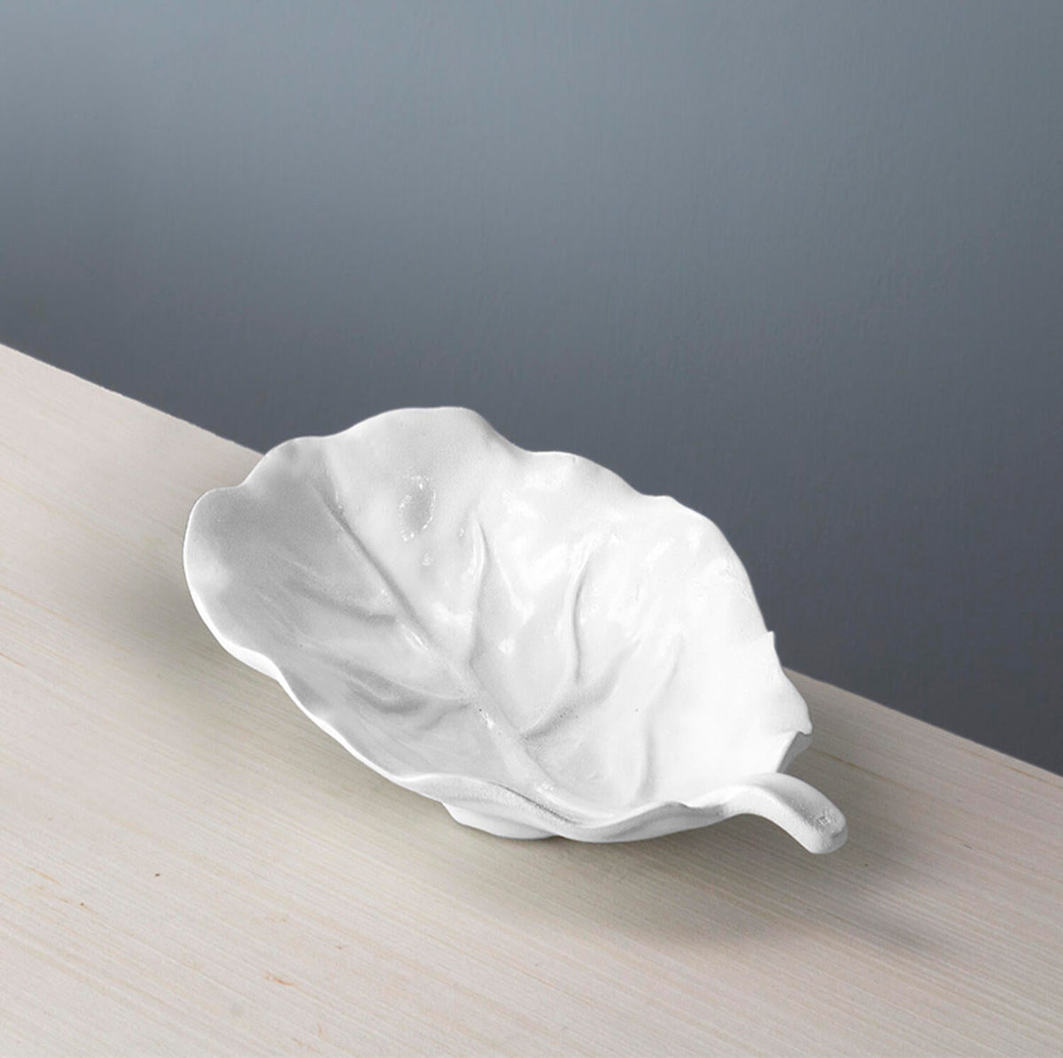 beatriz-ball-wholesale-vida-lettuce-small-leaf-platter-white