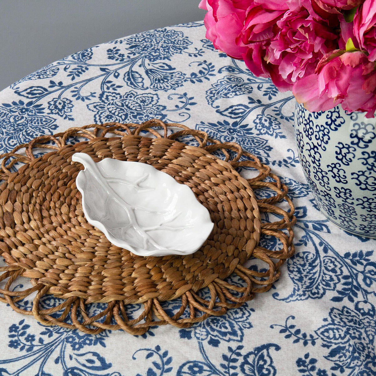 beatriz-ball-wholesale-vida-lettuce-small-leaf-platter-white