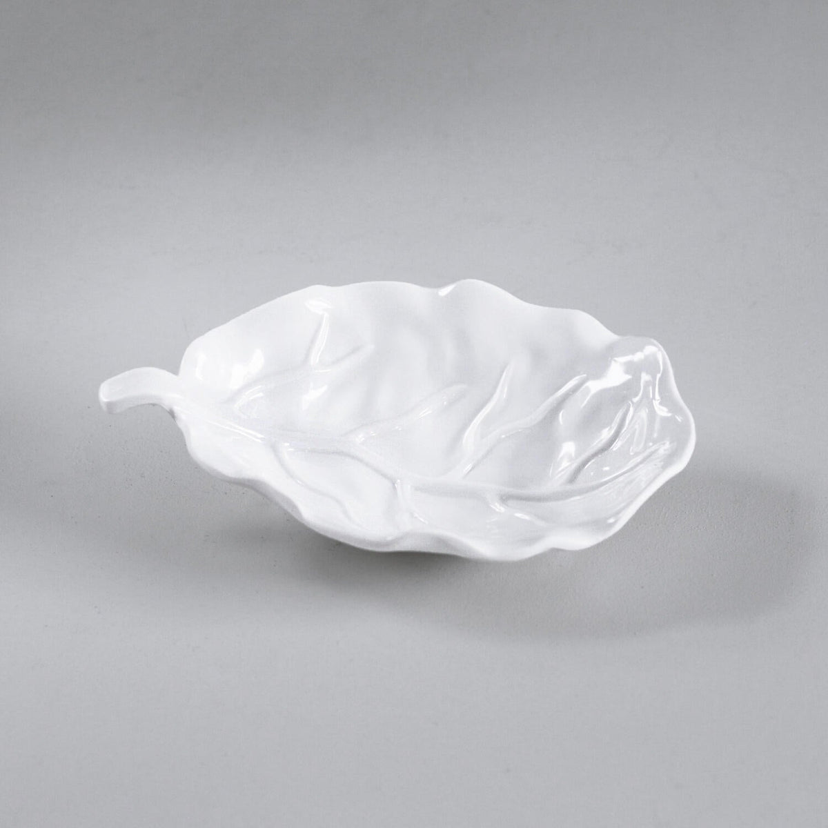 beatriz-ball-wholesale-vida-lettuce-small-leaf-platter-white