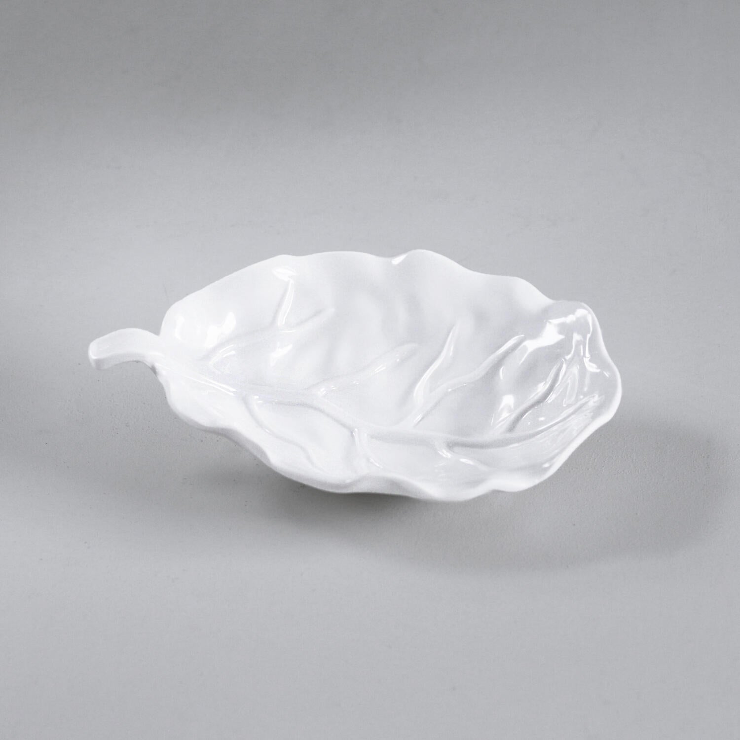 beatriz-ball-wholesale-vida-lettuce-small-leaf-platter-white