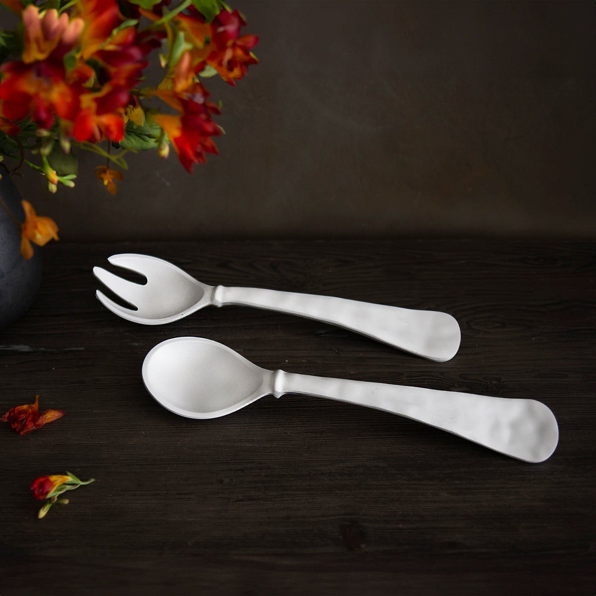 beatriz-ball-wholesale-vida-nube-large-salad-servers-white