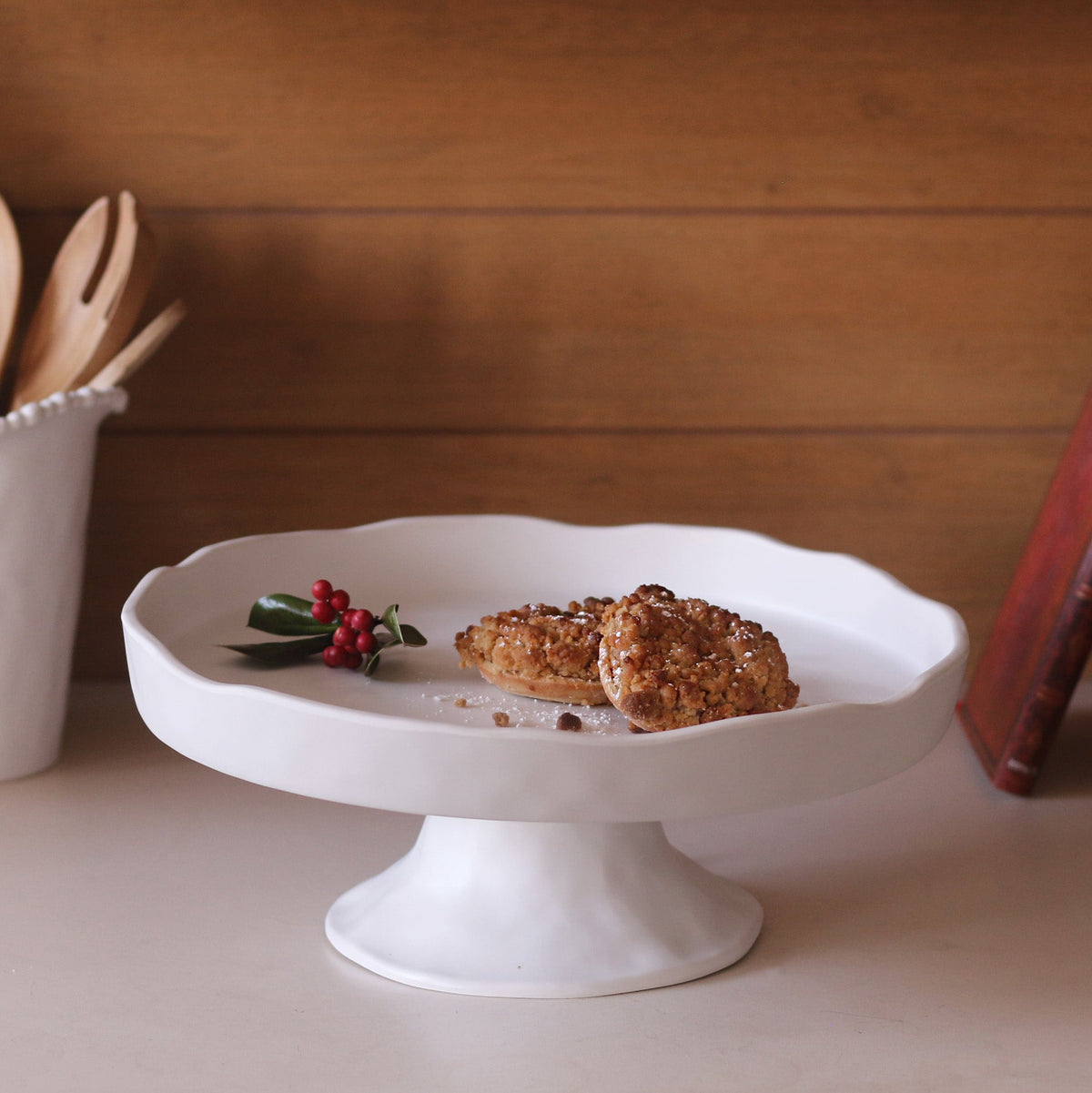 beatriz-ball-wholesale-vida-nube-round-pedestal-cake-plate-white