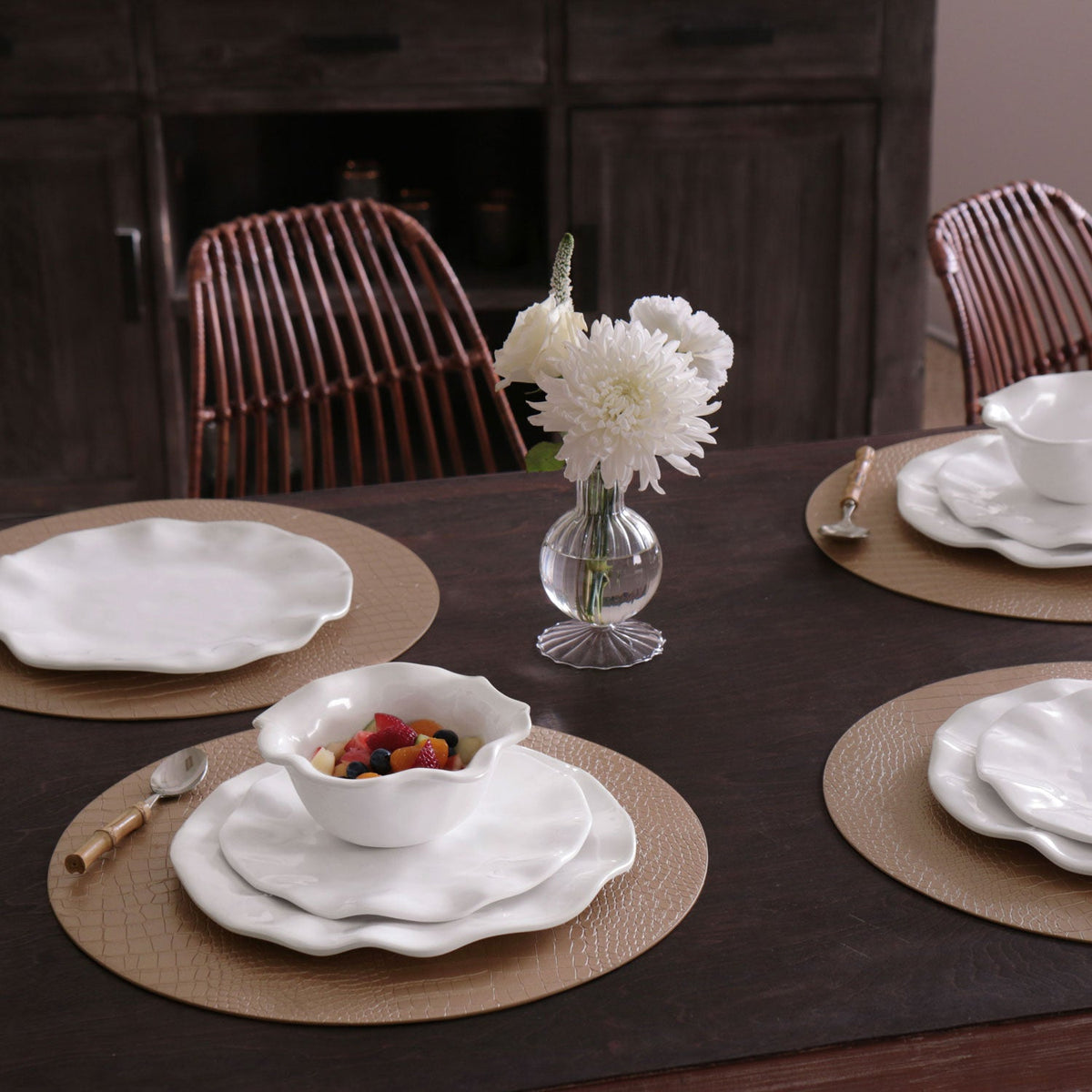beatriz-ball-wholesale-vida-croc-reversible-16-round-placemats-set-of-4-silver-and-gold