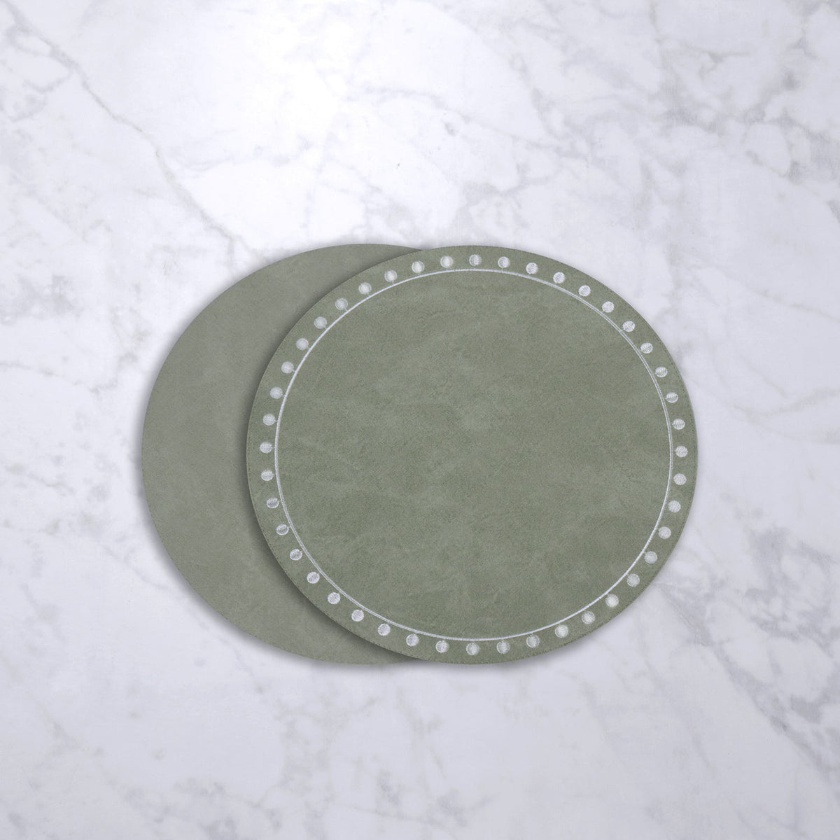 beatriz-ball-wholesale-vida-round-embroidered-dots-15-5-round-placemats-set-of-4-green-and-white