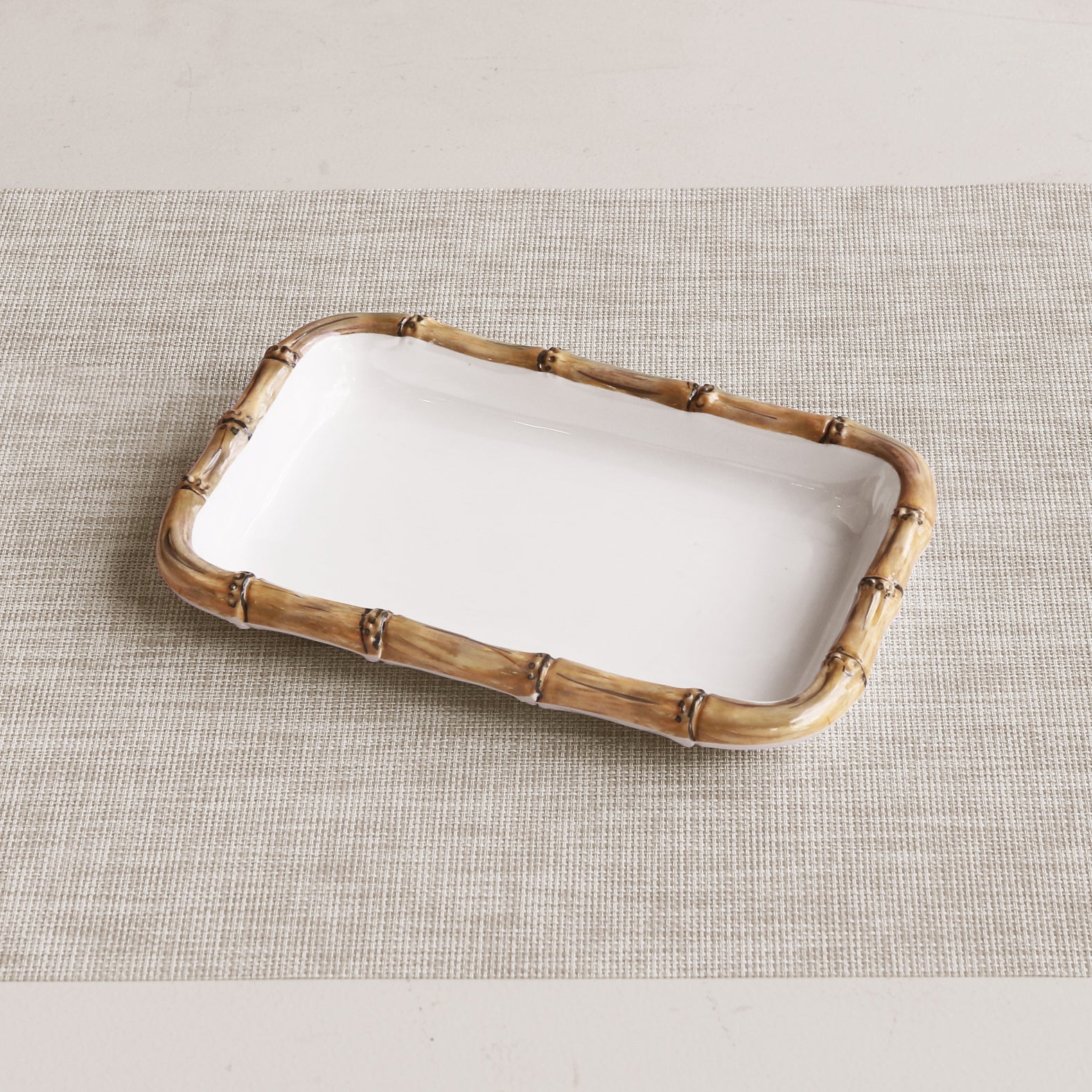 beatriz-ball-wholesale-vida-bamboo-guest-towel-holder-white-and-natural