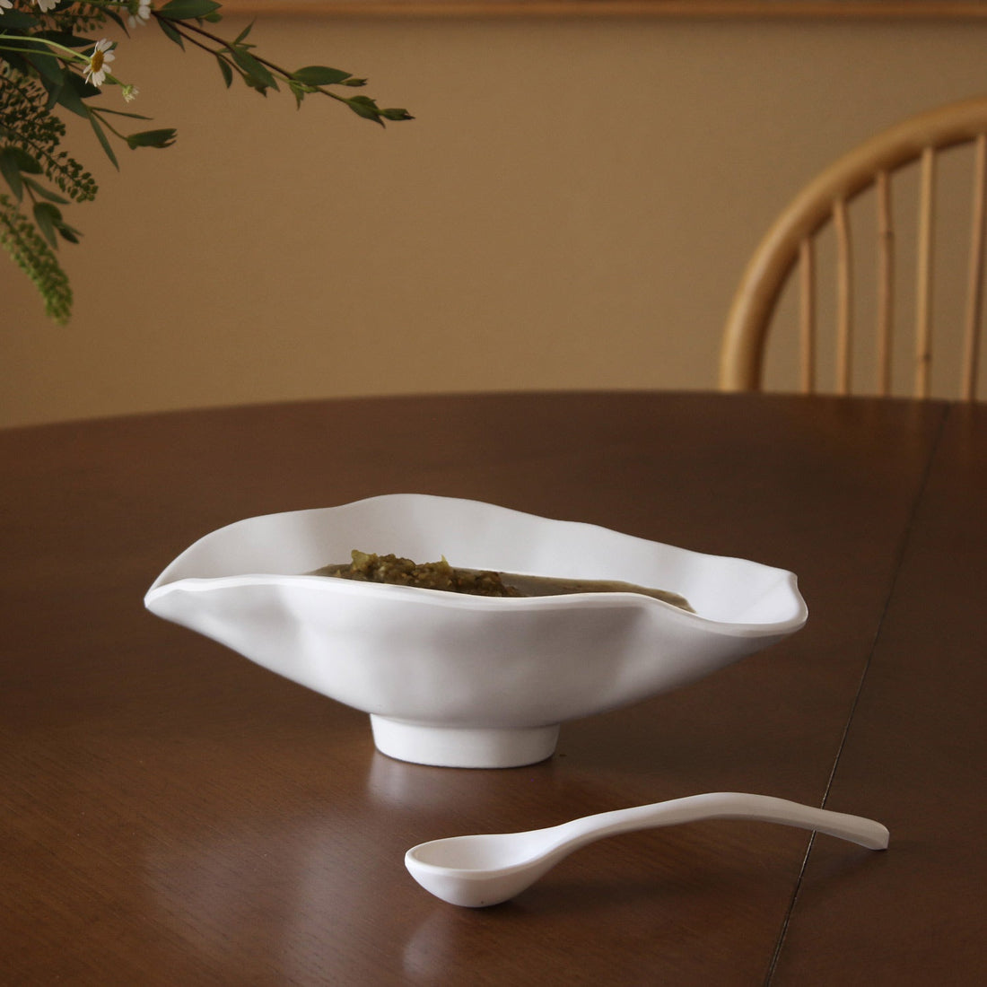 beatriz-ball-wholesale-vida-nube-small-oval-bowl-with-spoon-white