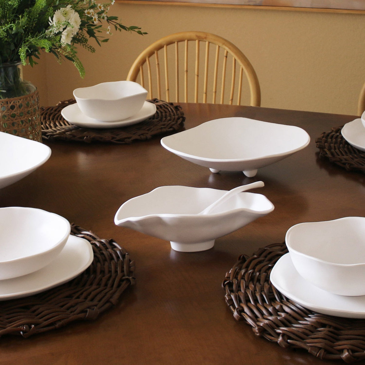 beatriz-ball-wholesale-vida-nube-small-oval-bowl-with-spoon-white