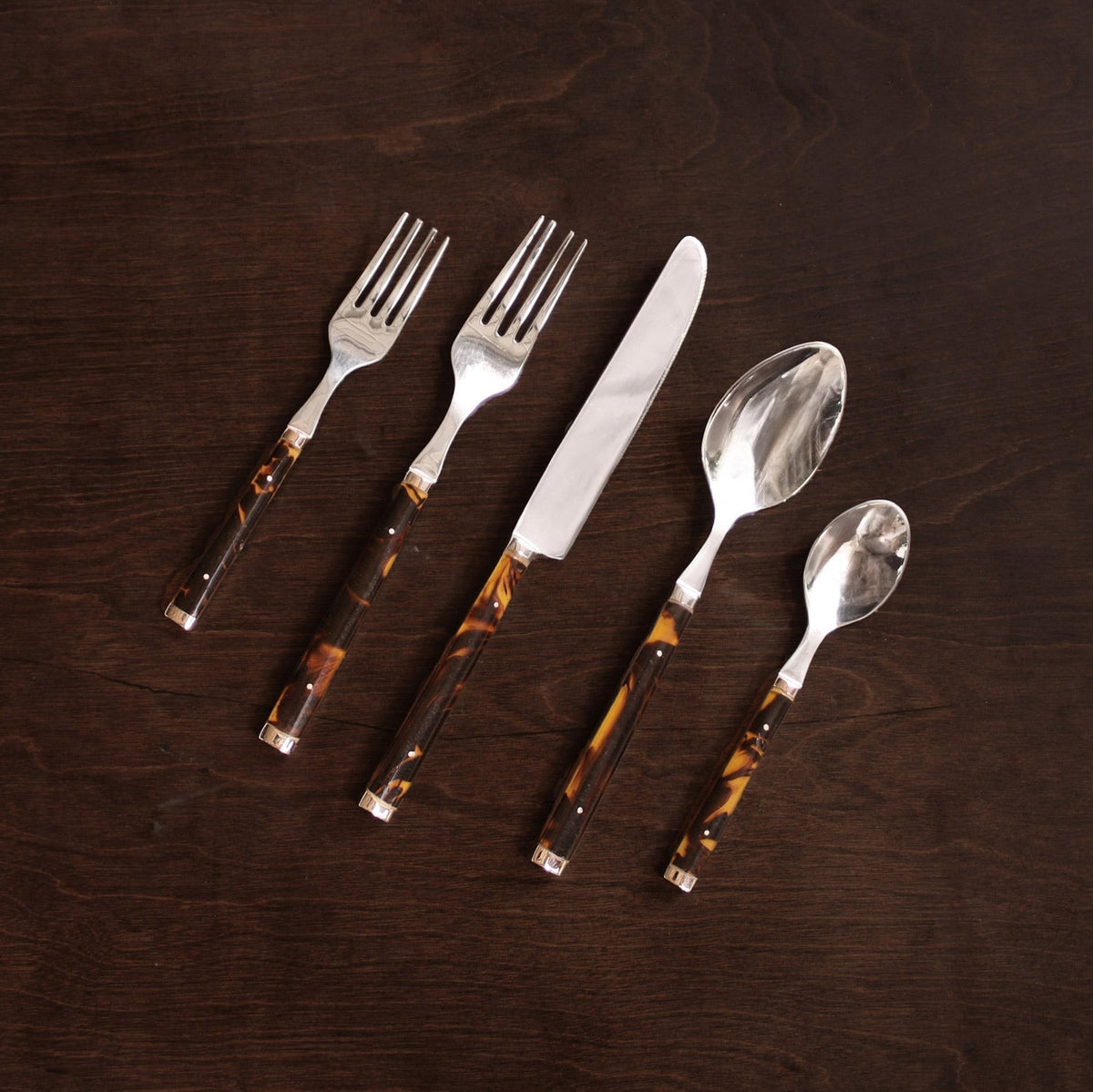 beatriz-ball-wholesale-vida-tortoise-and-gold-stainless-flatware-set-of-5-gold