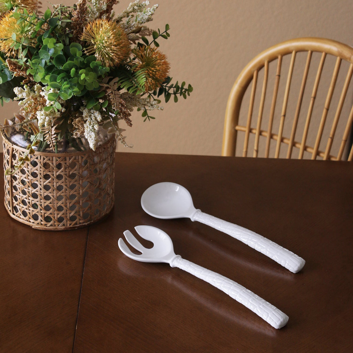 beatriz-ball-wholesale-vida-croc-salad-servers-white