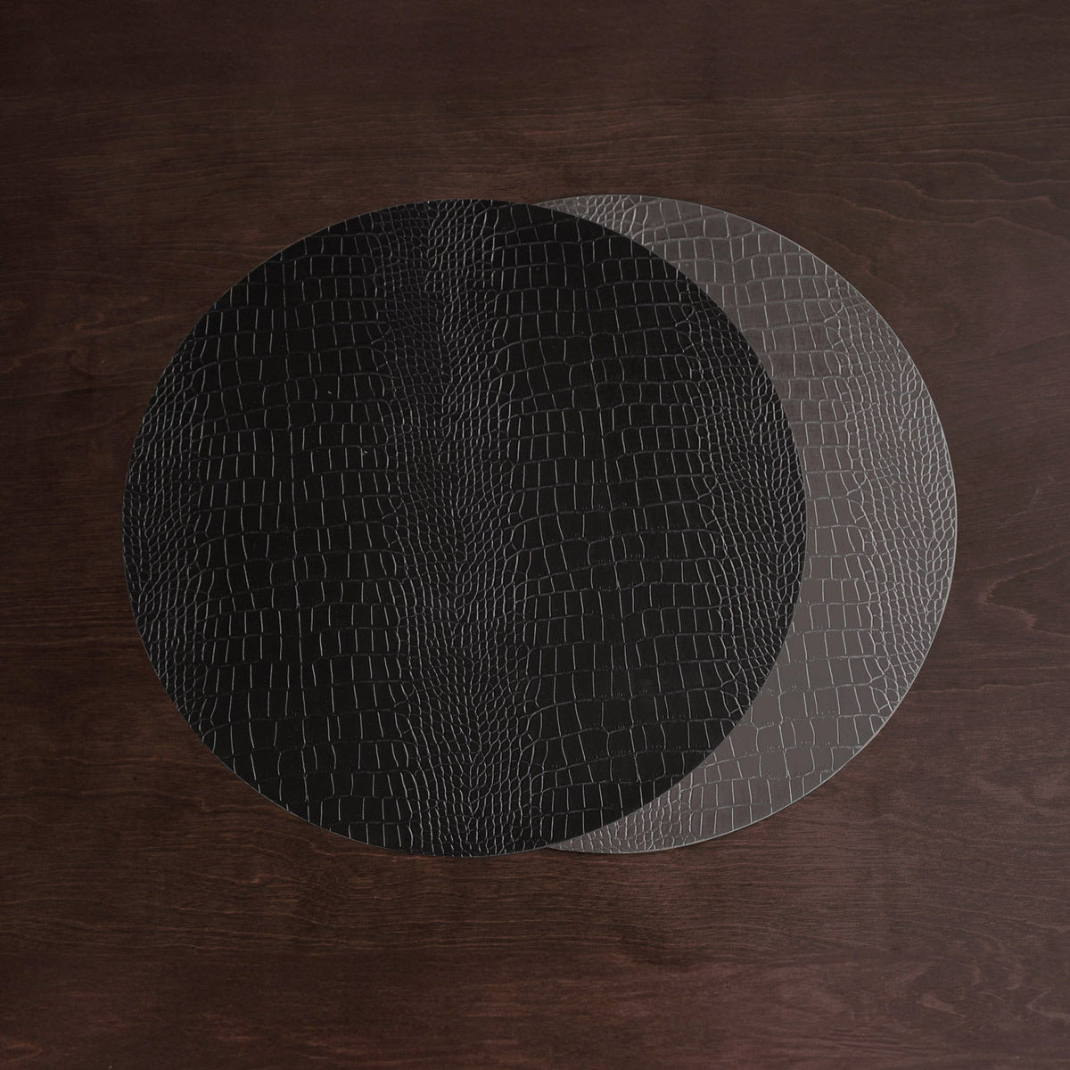 beatriz-ball-wholesale-vida-croc-reversible-16-round-placemats-set-of-4-black-and-grey