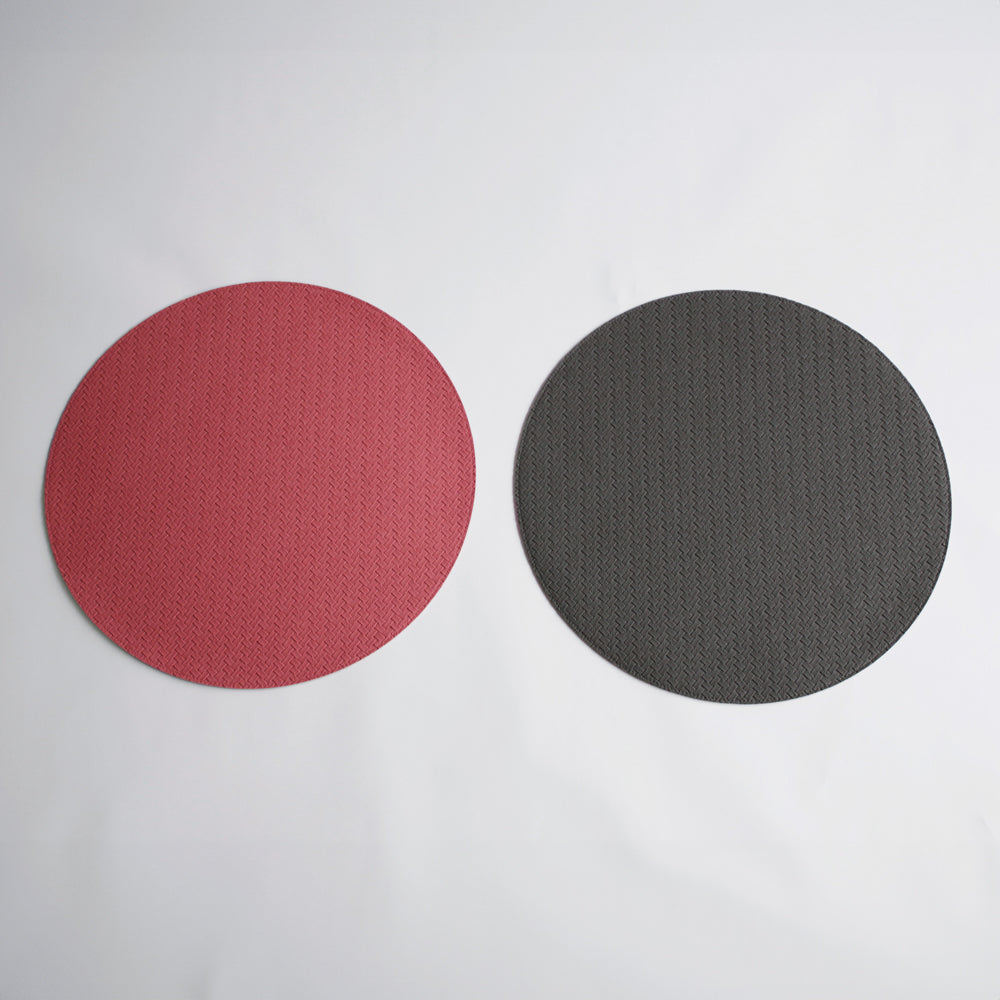 beatriz-ball-wholesale-vida-snakeskin-reversible-15-round-placemats-set-of-4-salmon-and-charcoal