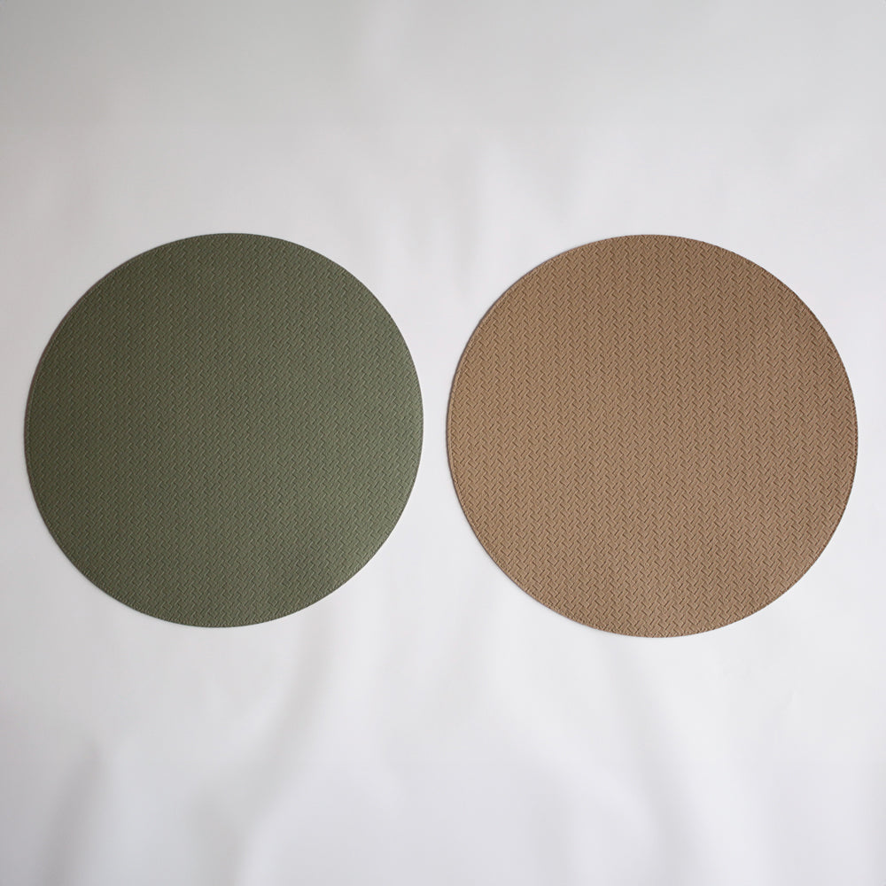 beatriz-ball-wholesale-vida-snakeskin-reversible-15-round-placemats-set-of-4-medium-green-and-tan