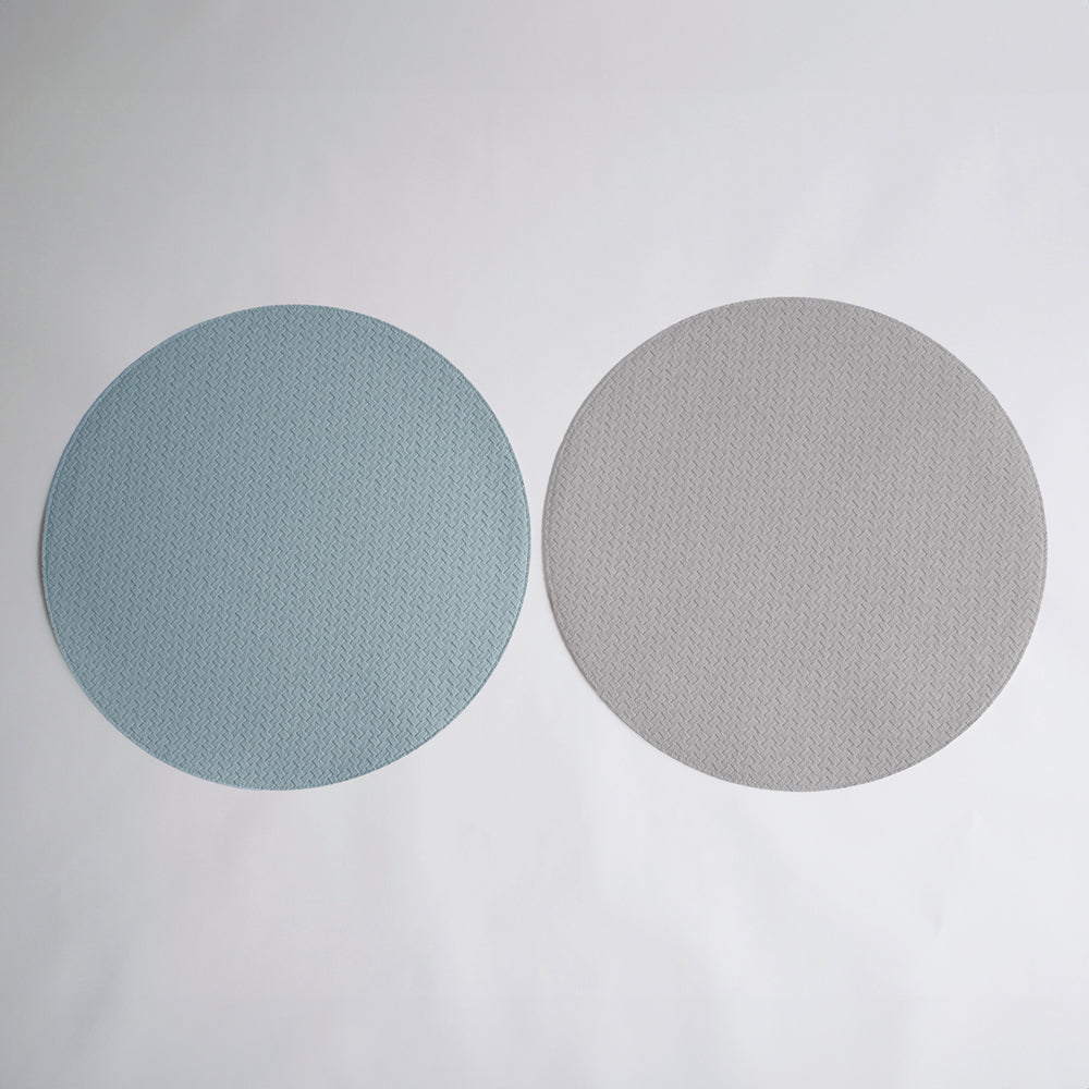 beatriz-ball-wholesale-vida-snakeskin-reversible-15-round-placemats-set-of-4-light-blue-and-tan