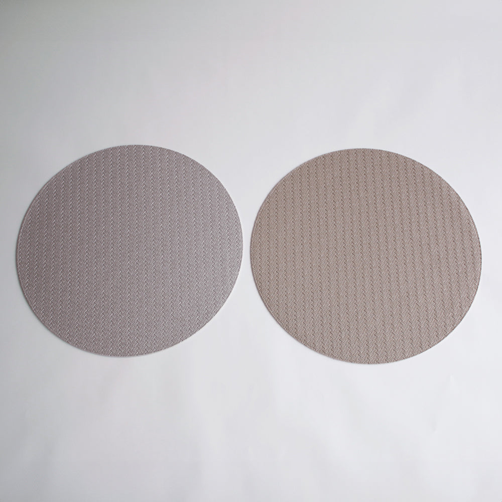 beatriz-ball-wholesale-vida-metallic-snakeskin-reversible-15-round-placemats-set-of-4-silver-and-pewter