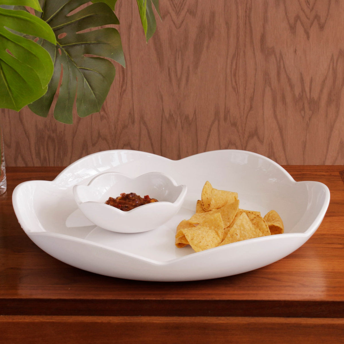 vida-amelia-round-platter-with-mini-dip-bowl-white