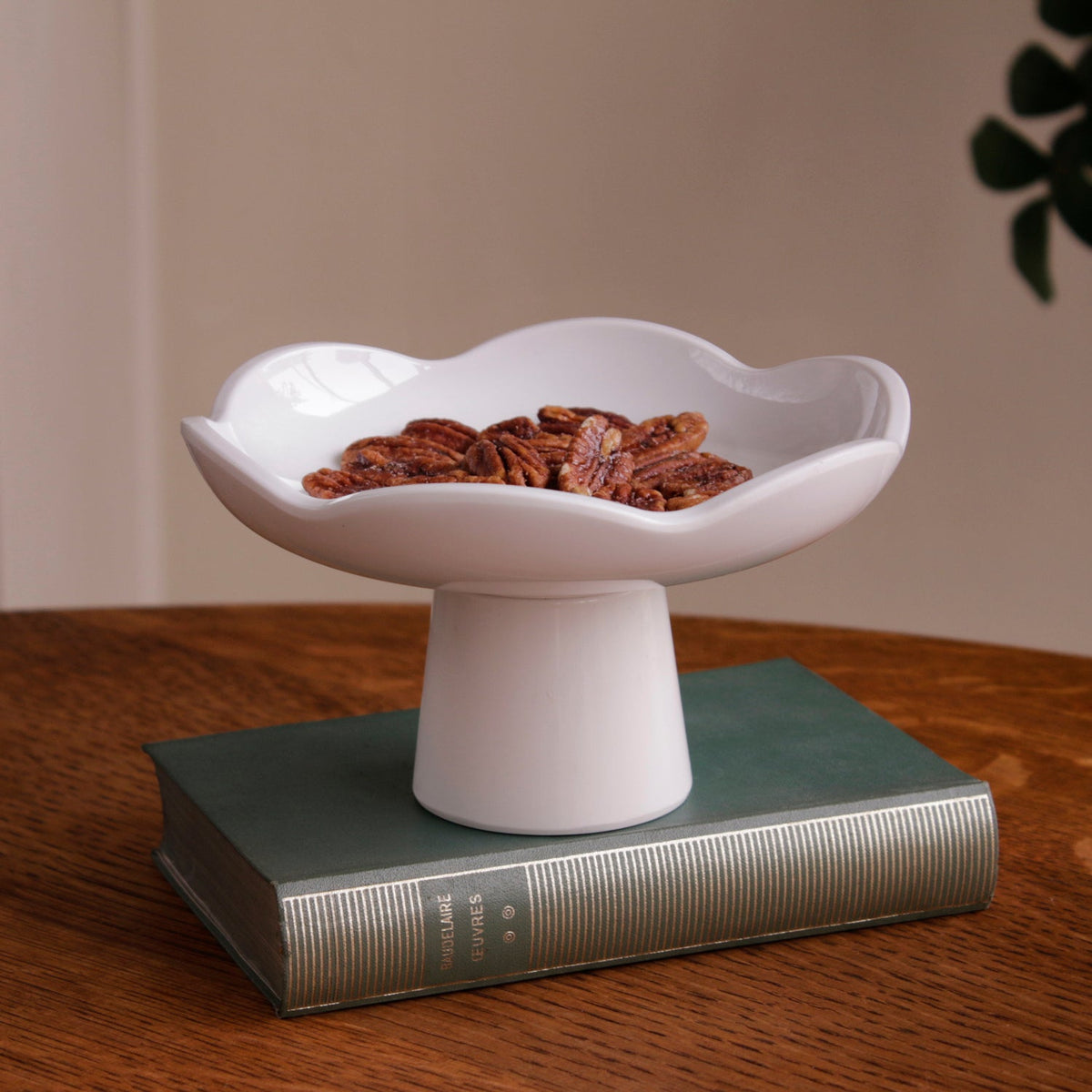 vida-amelia-small-pedestal-white