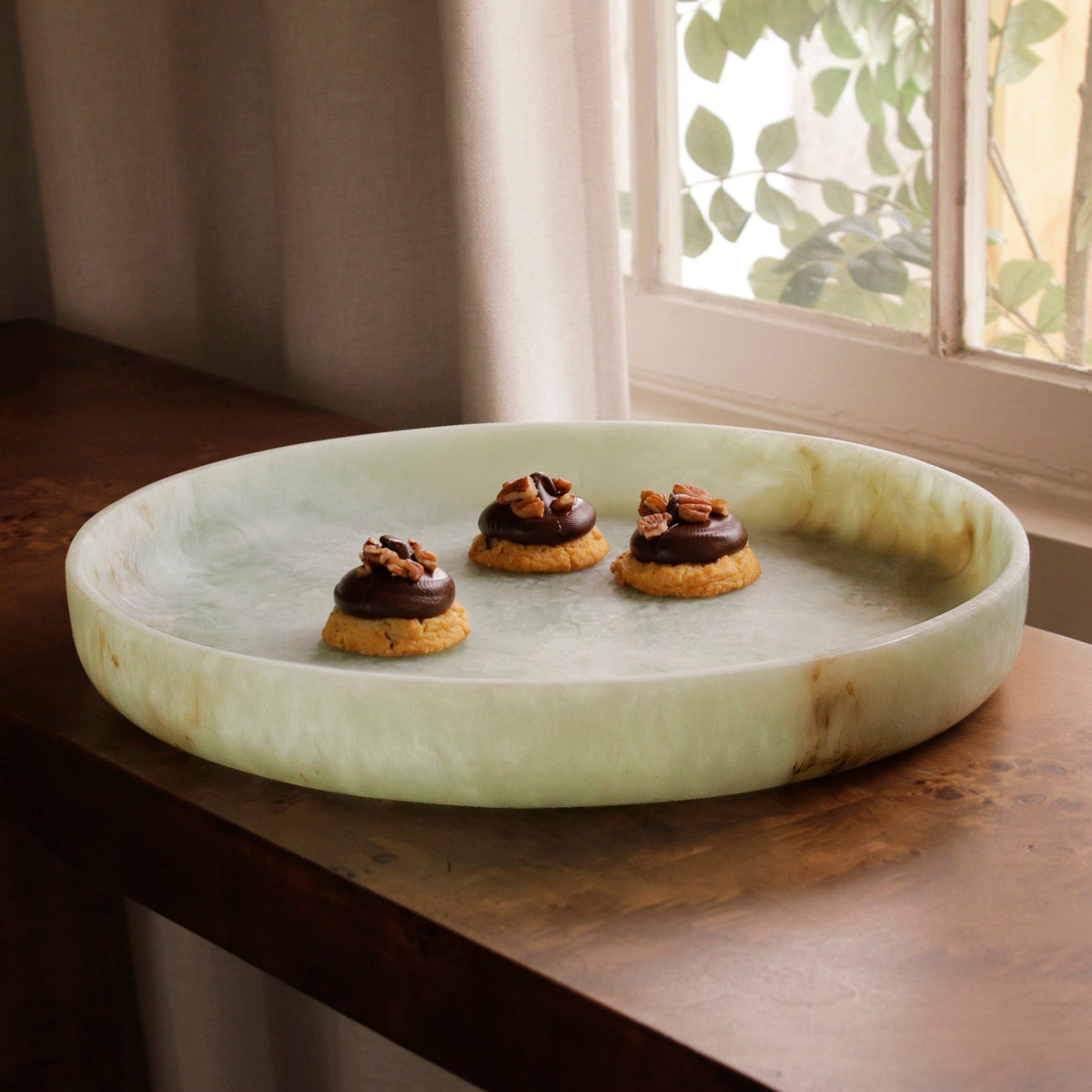 resin-giada-round-tray-jade-swirl