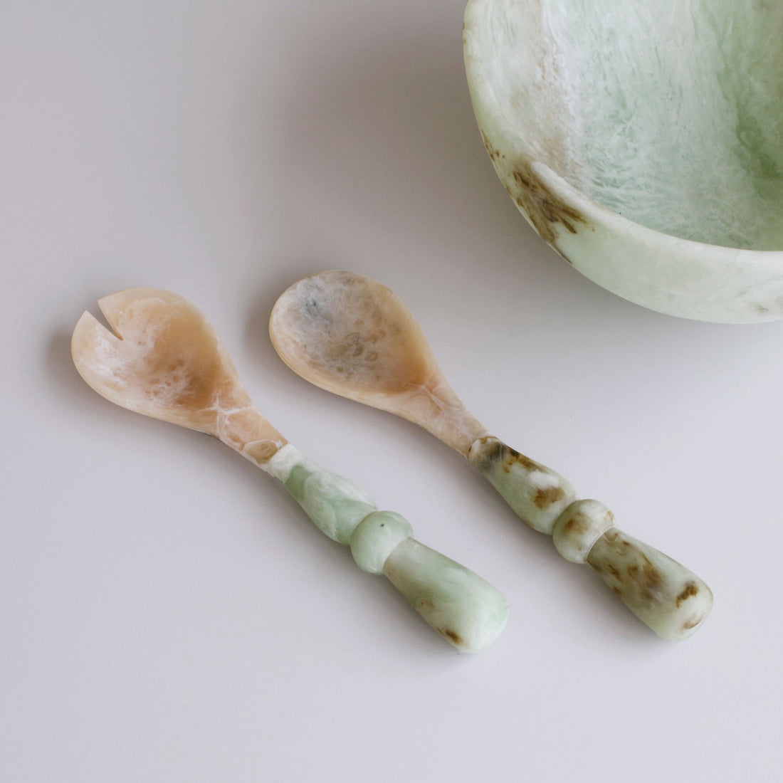 resin-giada-salad-servers-jade-swirl