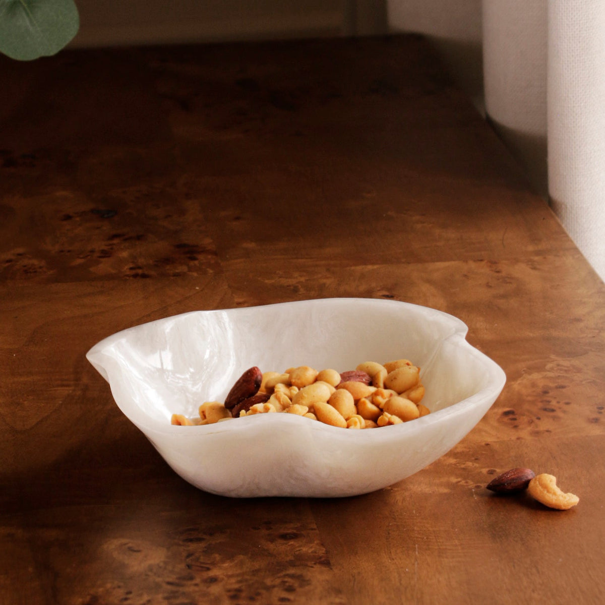 resin-alabaster-mini-bowl-white-swirl