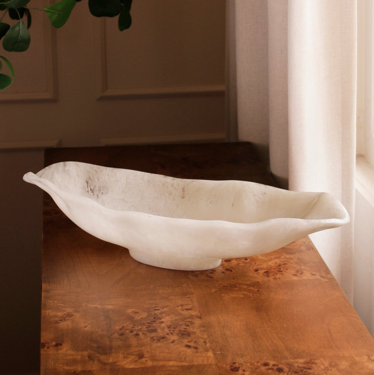 resin-alabaster-medium-oval-bowl-white-swirl